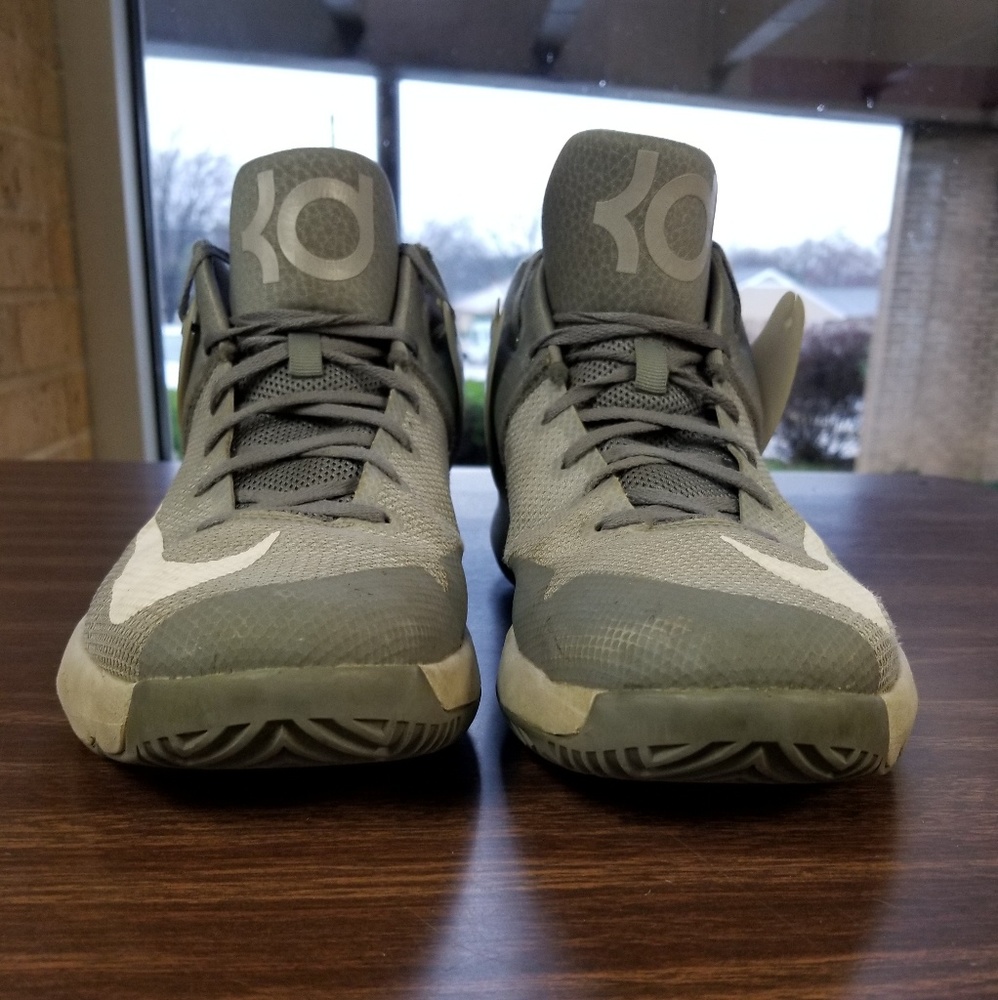 Nike Air Zoom KD Trey 5 IV Basketball Shoes - size